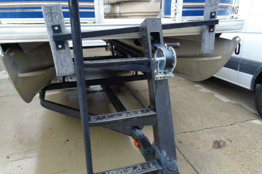 22ft Tracker Yacht For Sale