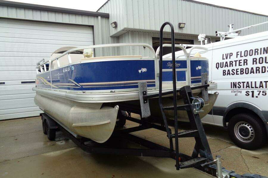 22ft Tracker Yacht For Sale