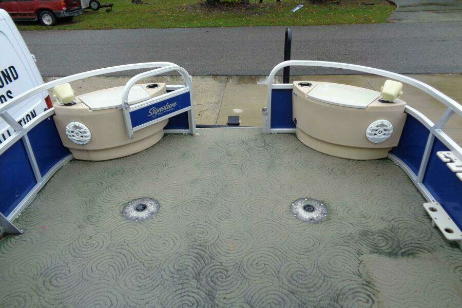22ft Tracker Yacht For Sale