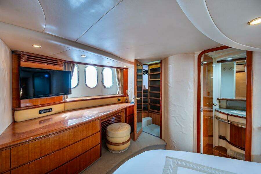 TO LIFE  62ft Azimut Yacht For Sale