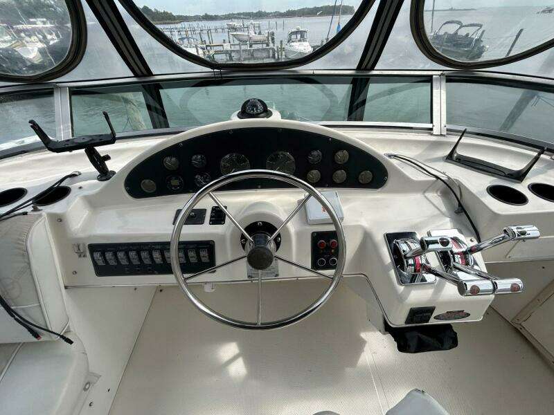Compromise 35ft Bayliner Yacht For Sale