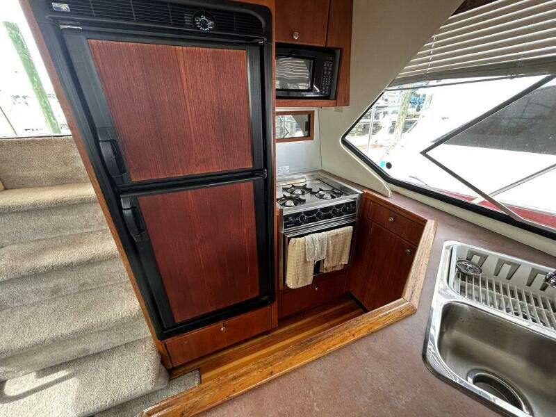 Compromise 35ft Bayliner Yacht For Sale