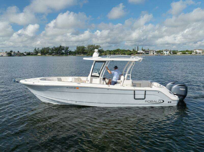 30ft Robalo Yacht For Sale