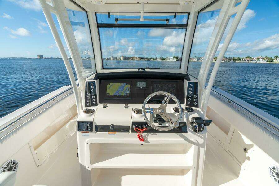 30ft Robalo Yacht For Sale