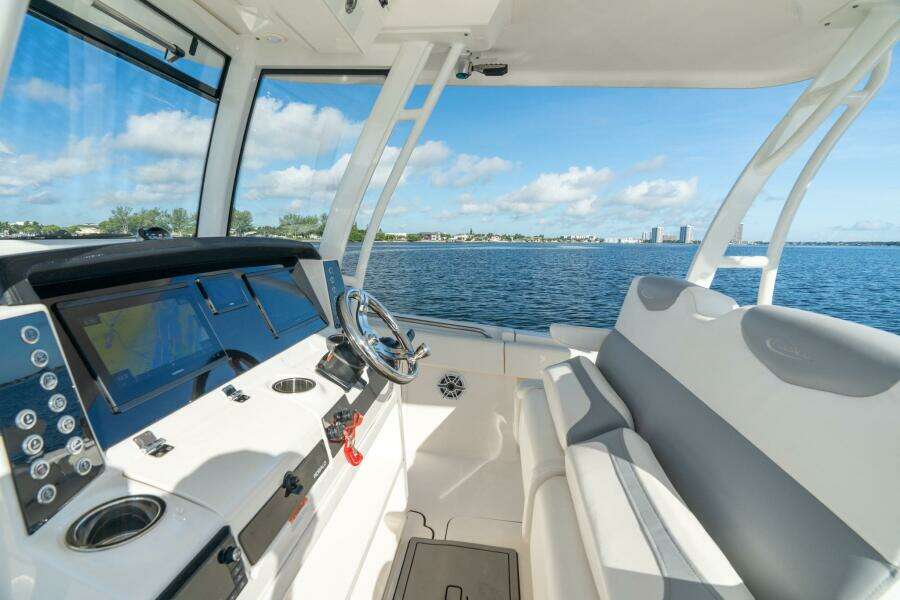 30ft Robalo Yacht For Sale