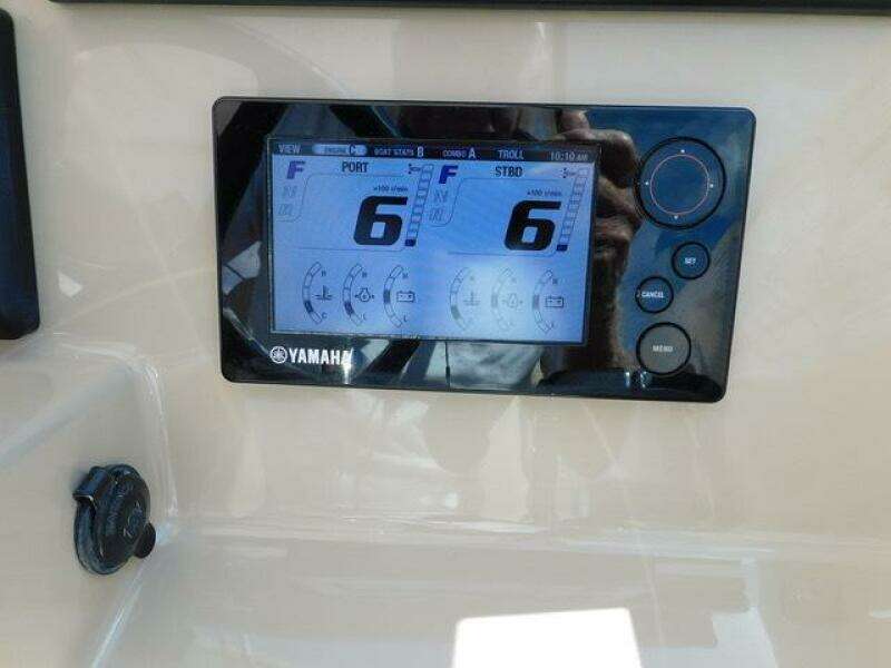 32ft Pursuit Yacht For Sale