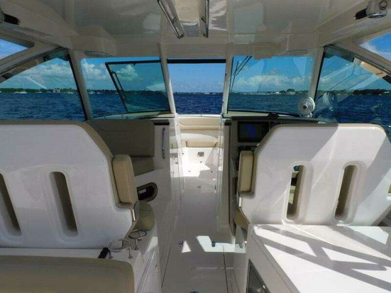 32ft Pursuit Yacht For Sale
