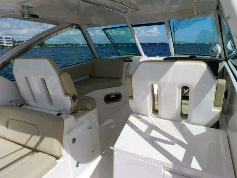 32ft Pursuit Yacht For Sale