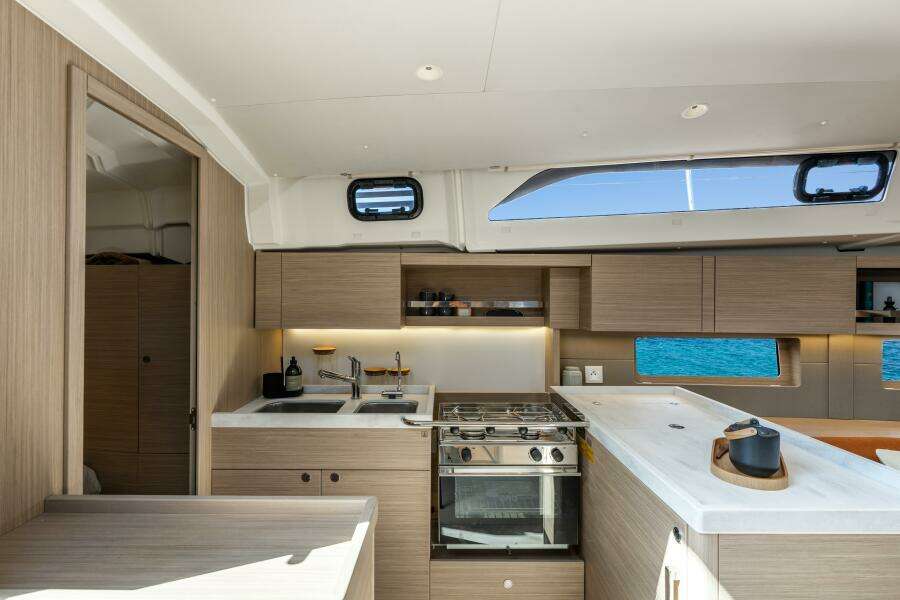 47ft Beneteau Yacht For Sale