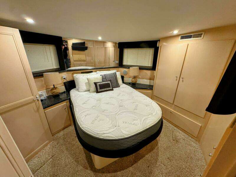 40ft Carver Yacht For Sale