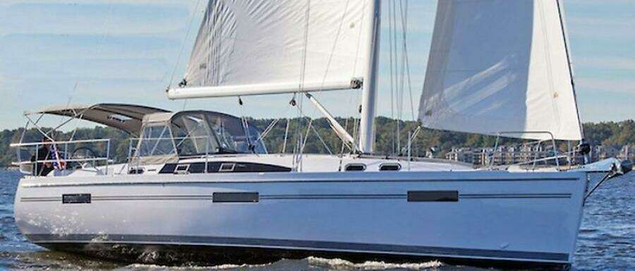 Catalina 425 underway