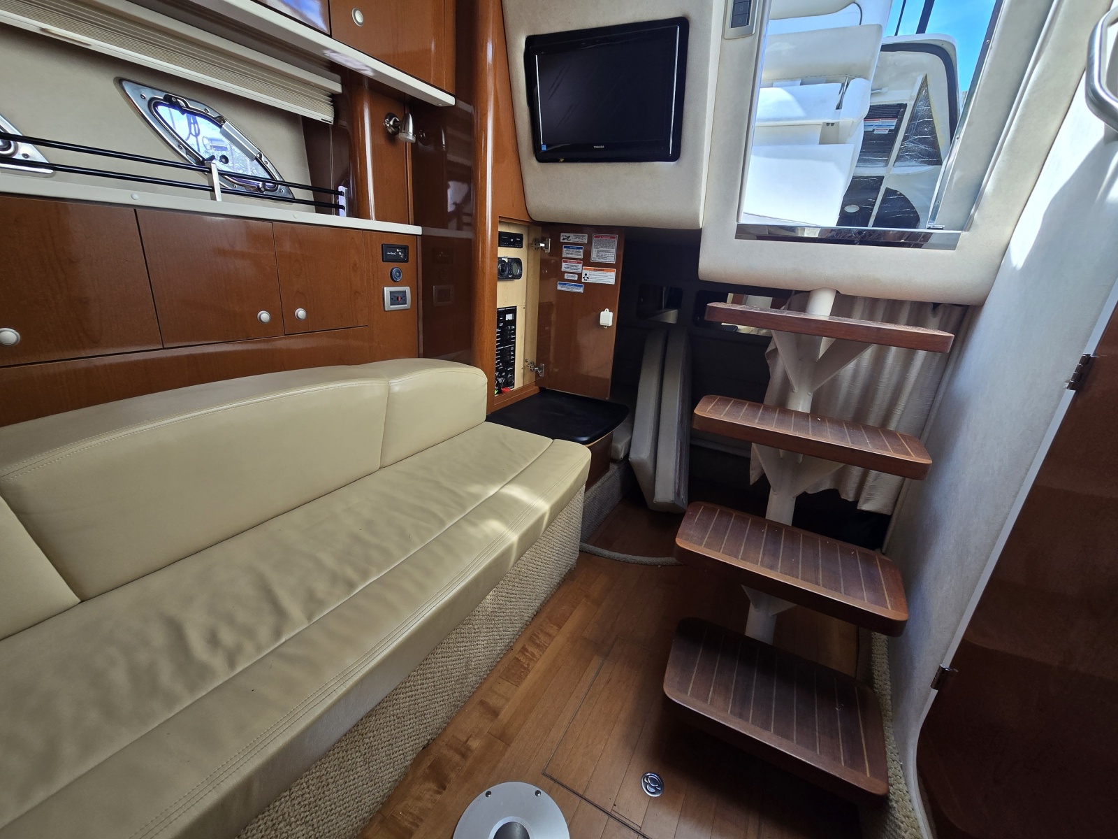 2010 Sea Ray 330 Sundancer