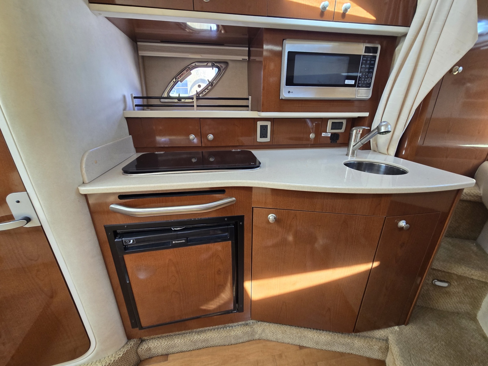 2010 Sea Ray 330 Sundancer