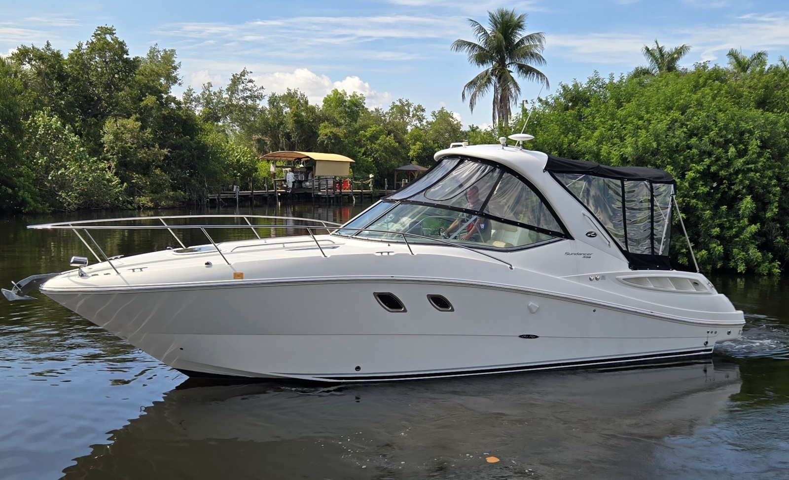2010 Sea Ray 330 Sundancer