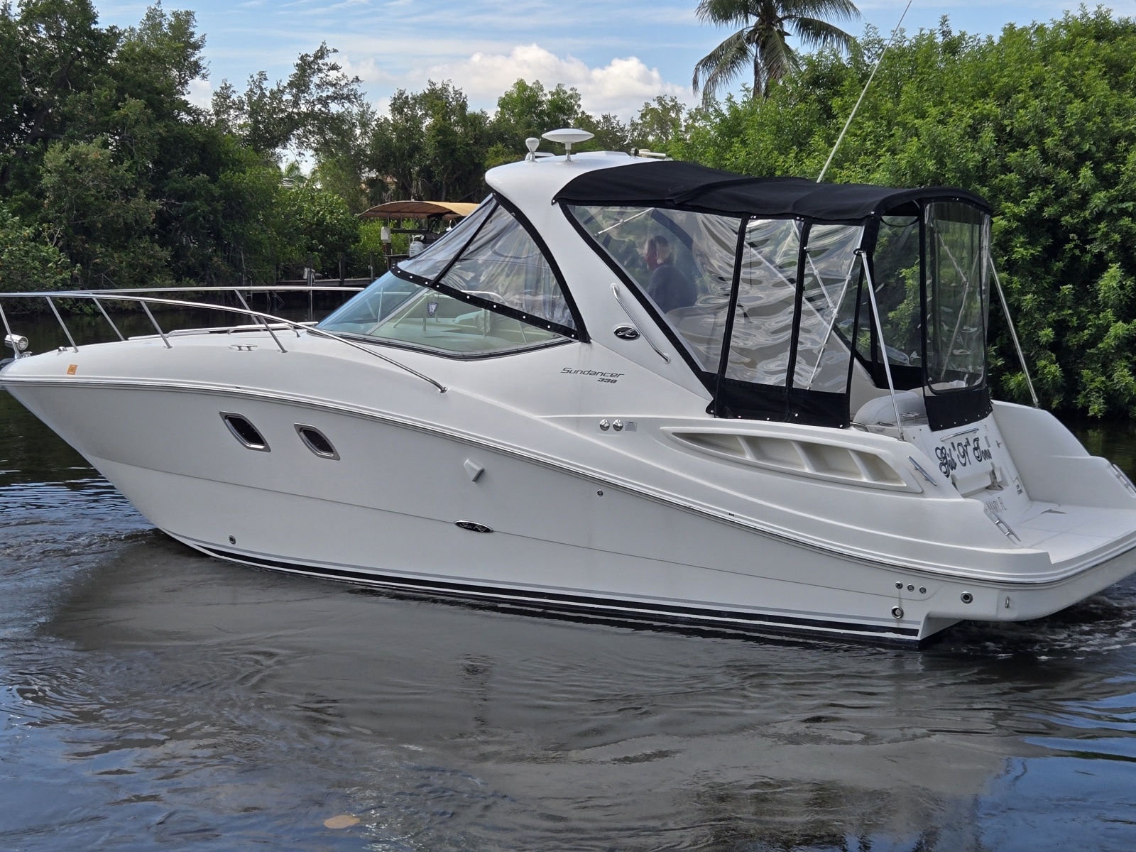 2010 Sea Ray 330 Sundancer