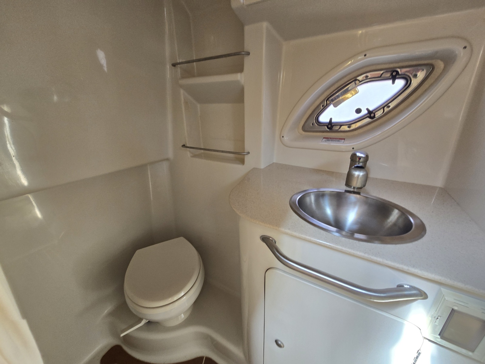 2010 Sea Ray 330 Sundancer