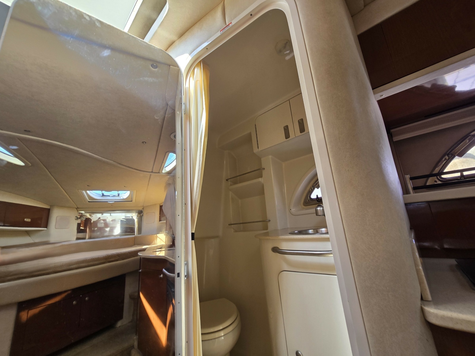 2010 Sea Ray 330 Sundancer