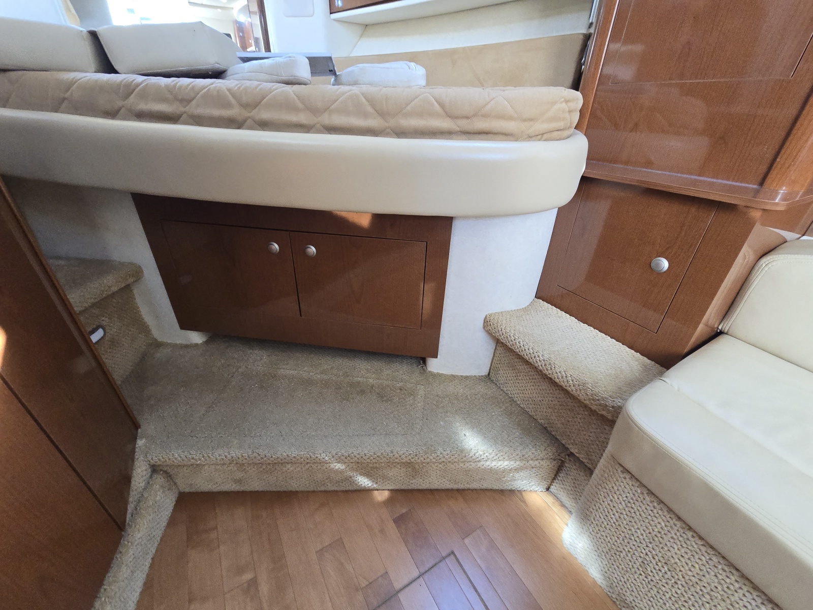 2010 Sea Ray 330 Sundancer