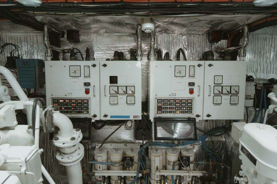 Aussie Rules 87ft Oceanfast Yacht For Sale