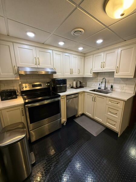 120' 2021 Glovertown Sy 