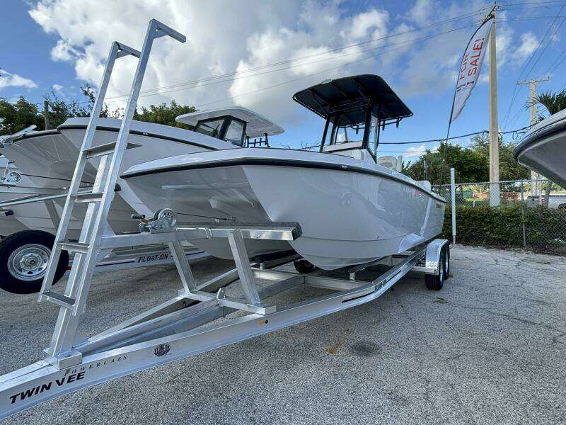 22ft Twin Vee Yacht For Sale