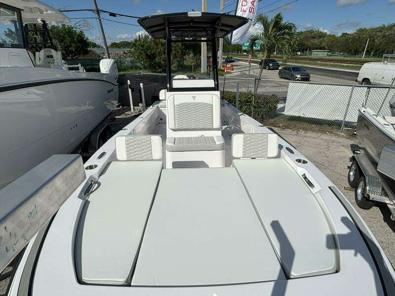 22ft Twin Vee Yacht For Sale