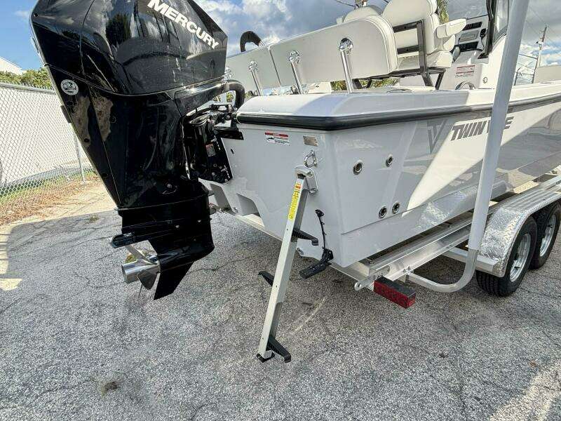 22ft Twin Vee Yacht For Sale