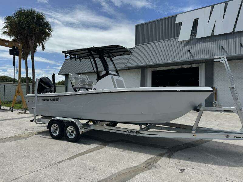 22ft Twin Vee Yacht For Sale
