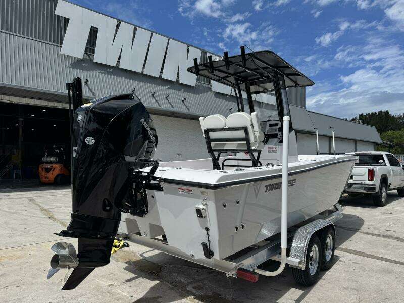 22ft Twin Vee Yacht For Sale