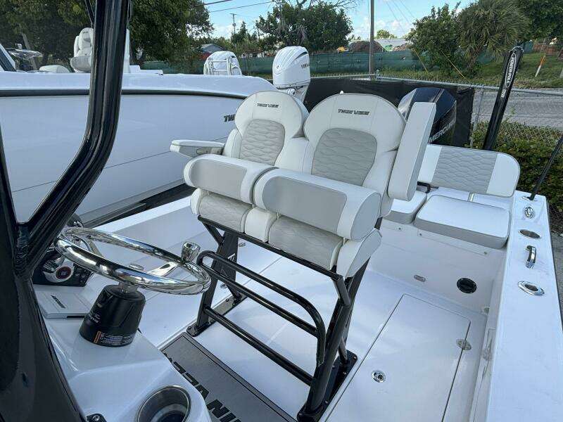 22ft Twin Vee Yacht For Sale