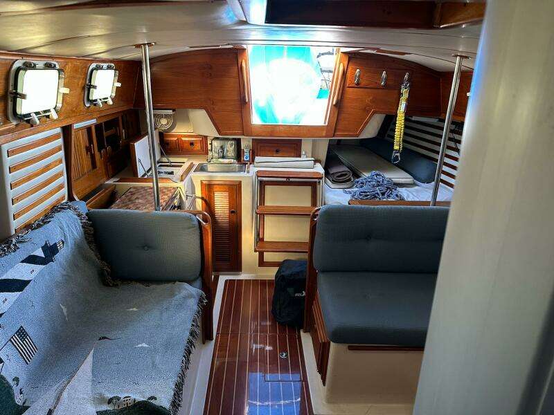 33ft Endeavour Yacht For Sale