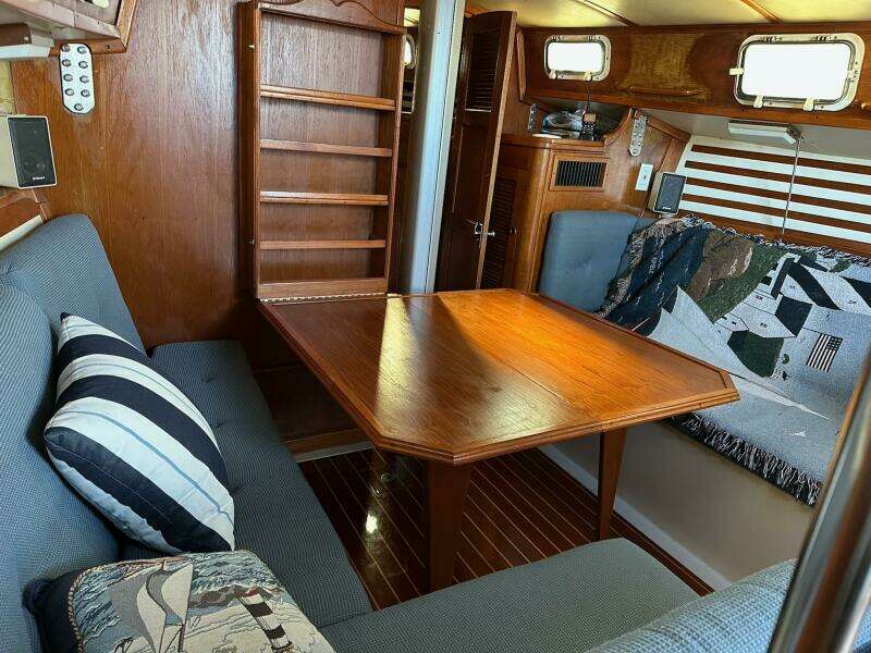 33ft Endeavour Yacht For Sale