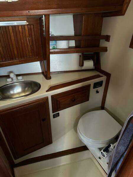 33ft Endeavour Yacht For Sale