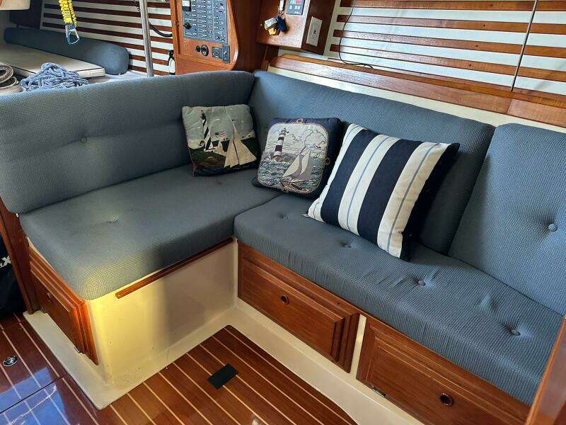 33ft Endeavour Yacht For Sale