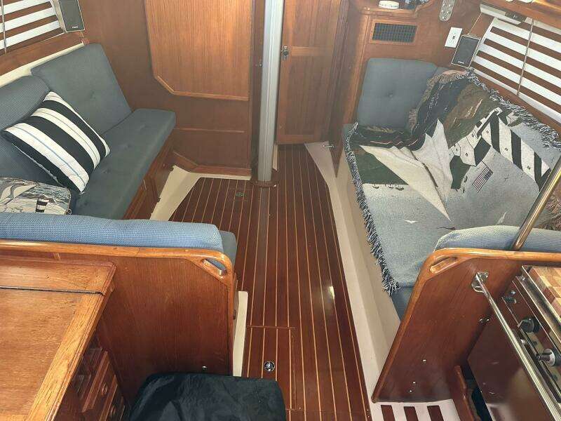 33ft Endeavour Yacht For Sale