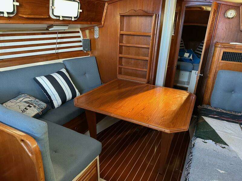 33ft Endeavour Yacht For Sale