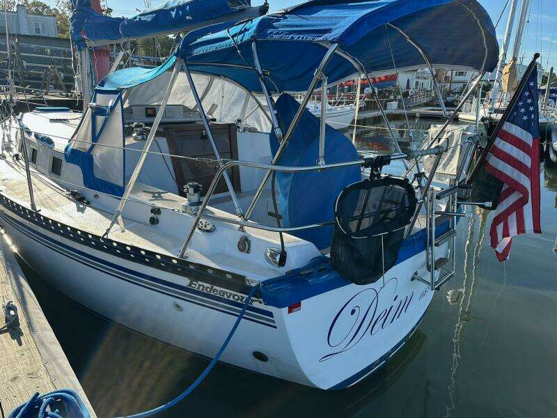 33ft Endeavour Yacht For Sale
