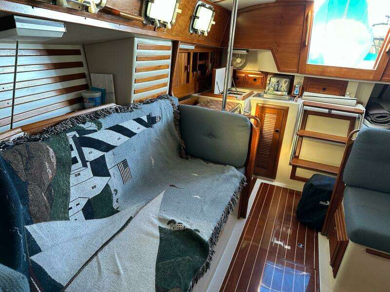 33ft Endeavour Yacht For Sale