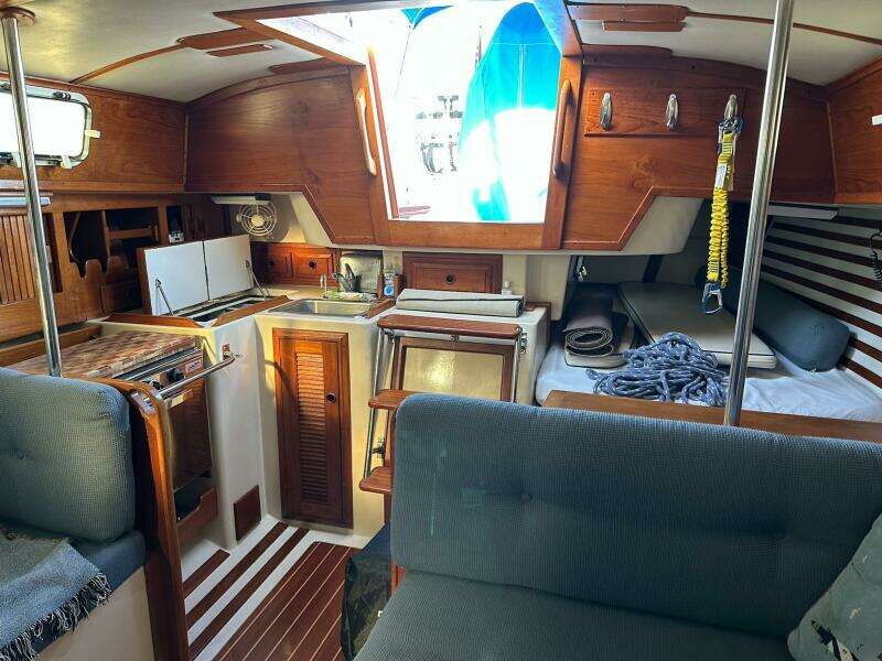 33ft Endeavour Yacht For Sale