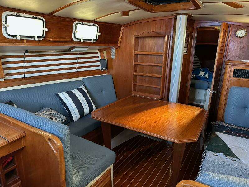 33ft Endeavour Yacht For Sale