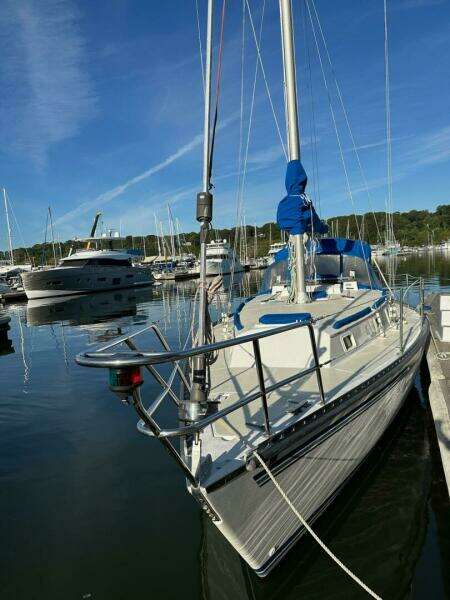 33ft Endeavour Yacht For Sale