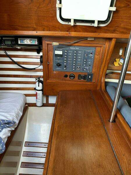33ft Endeavour Yacht For Sale
