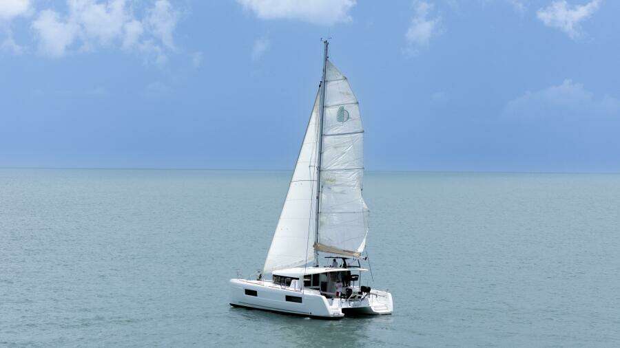 Wanderlust 40ft Lagoon Yacht For Sale