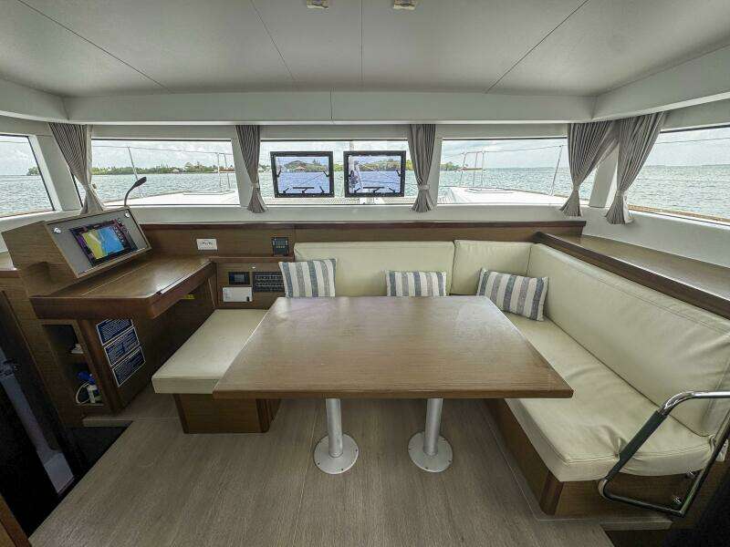 Wanderlust 40ft Lagoon Yacht For Sale