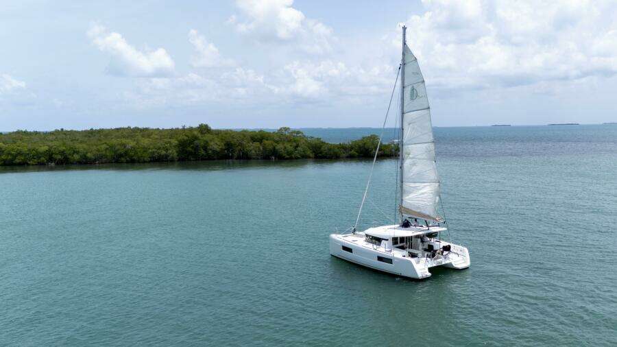 Wanderlust 40ft Lagoon Yacht For Sale