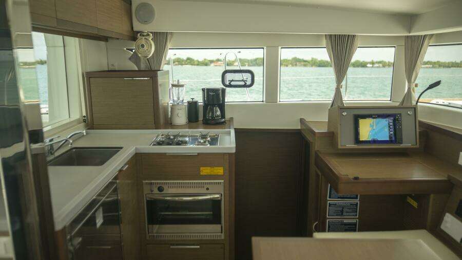 Wanderlust 40ft Lagoon Yacht For Sale