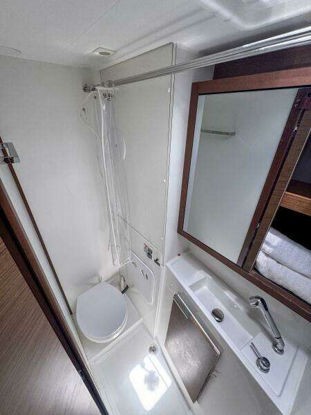 Wanderlust 40ft Lagoon Yacht For Sale