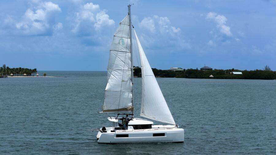 Wanderlust 40ft Lagoon Yacht For Sale