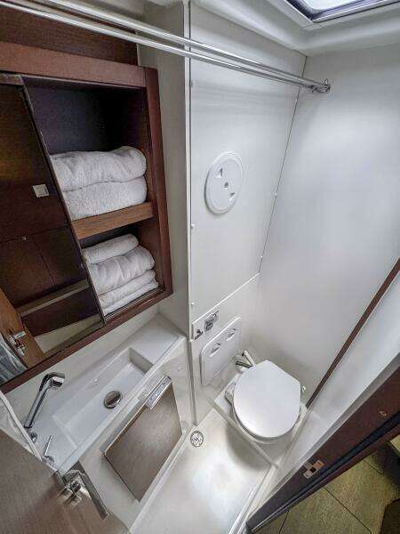 Wanderlust 40ft Lagoon Yacht For Sale