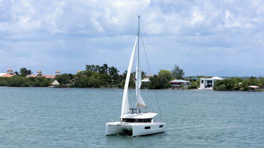Wanderlust 40ft Lagoon Yacht For Sale